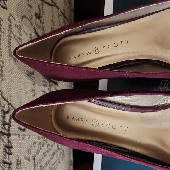 Karen Scott Penzey Dress Pumps - Picture 4 of 4